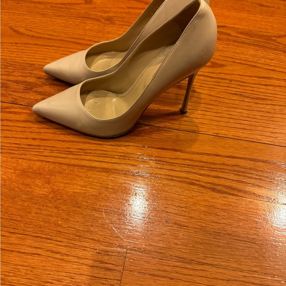 Sergio Rossi Classic Godiva Pump size 7.5. Natural color leather. 4 inch heel - Picture 3 of 7